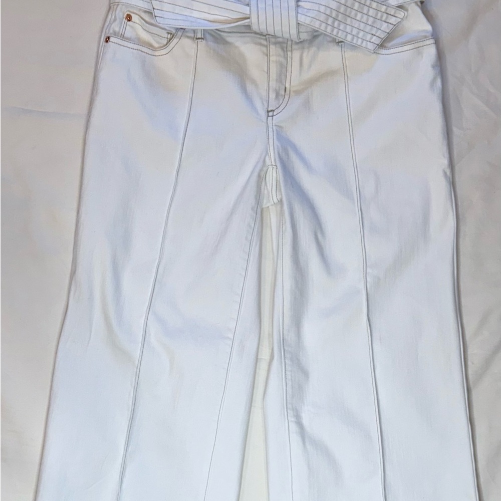 INC cropped Off-White Pants, size 4 with matching tie belt. EUC!!